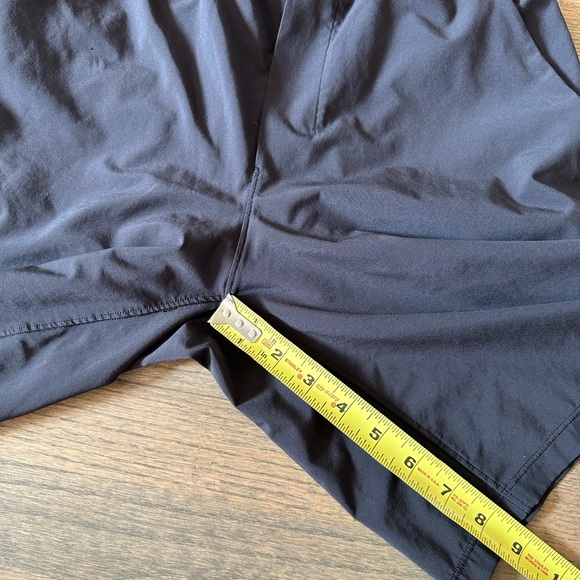 Lululemon Pace Breaker Shorts 9"-Size Small-Black - Picture 9 of 10